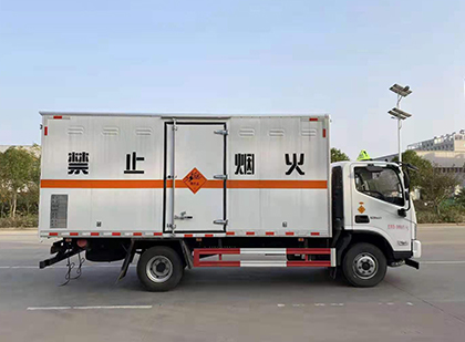 九湖镇爆破器材运输车