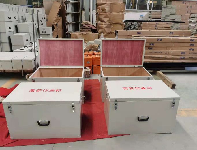 九湖镇放炮线和雷管炸药在矿山作业时如何存放?